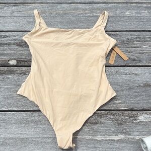 SKIMS FITS EVERYBODY SQUARE NECK BODYSUIT sand size LARGE NWT